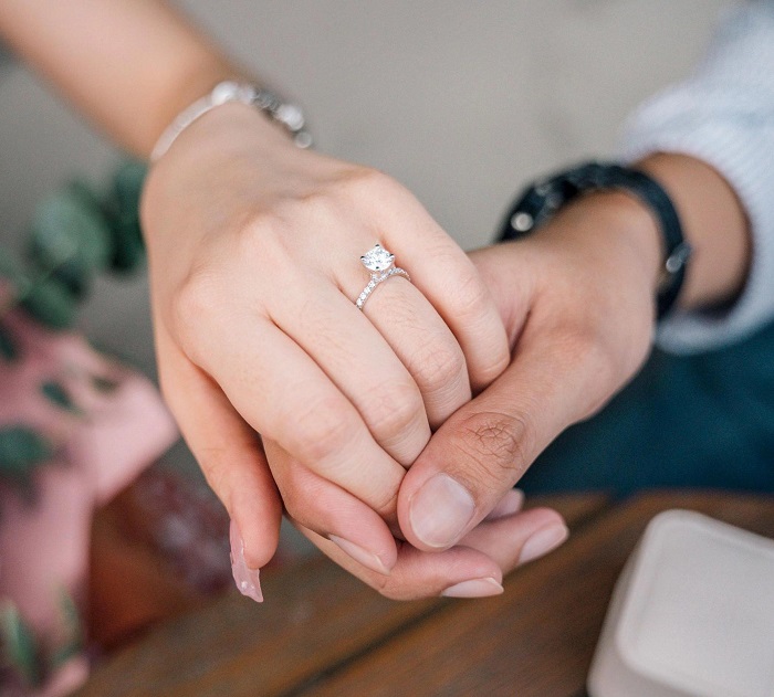 Nhẫn cầu hôn: Ý nghĩa & cách chọn nhẫn hoàn hảo cho nàng