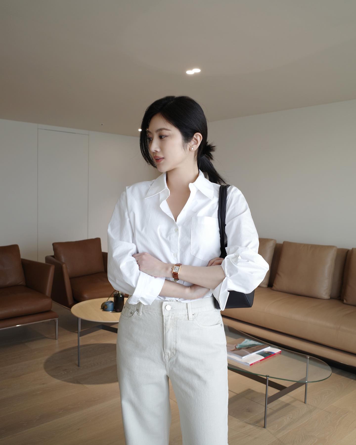 Xây dựng phong cách công sở tối giản với 5 món đồ siêu sang- Ảnh 1. Xây dựng phong cách công sở tối giản với 5 món đồ siêu sang- Ảnh 1.