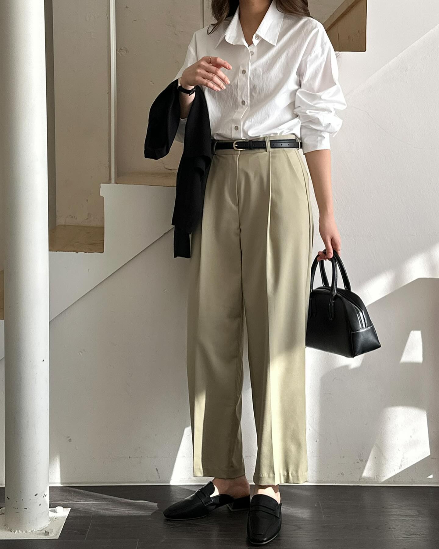 Xây dựng phong cách công sở tối giản với 5 món đồ siêu sang- Ảnh 7. Xây dựng phong cách công sở tối giản với 5 món đồ siêu sang- Ảnh 7.