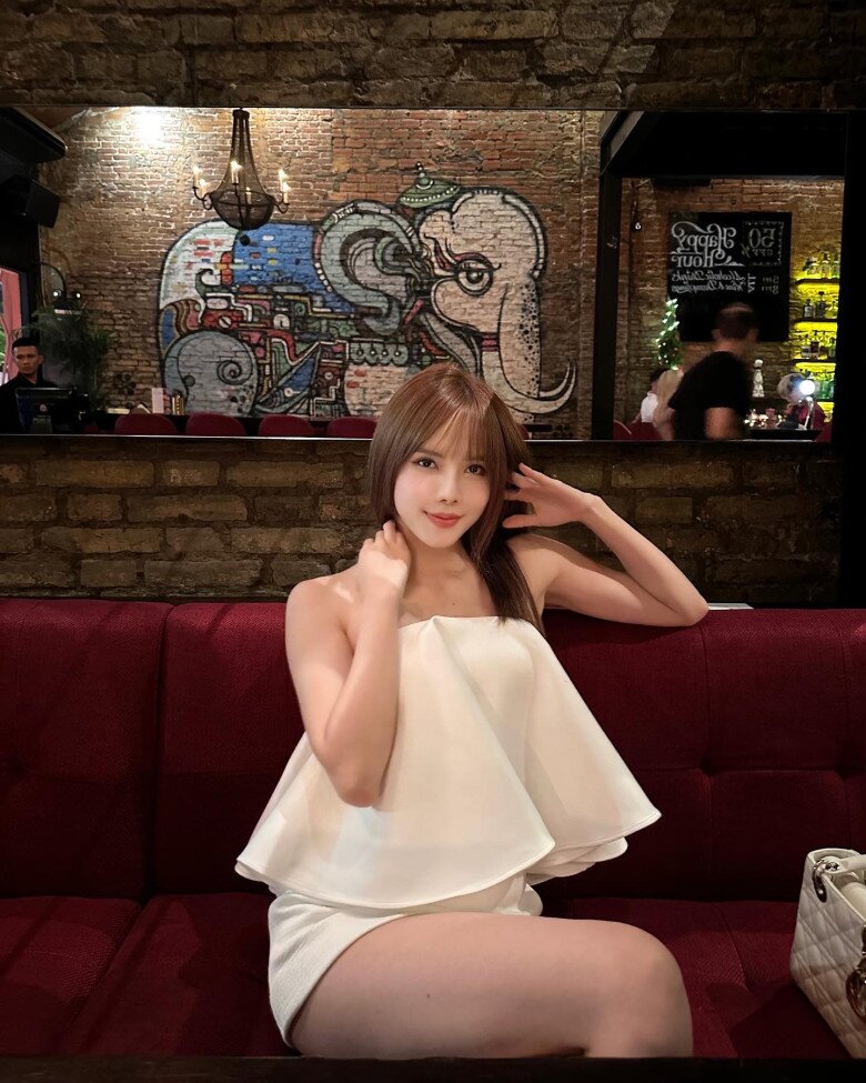 Thiều Bảo Trâm hack tuổi trông thấy nhờ loạt items trẻ trung, có hàng chục túi hiệu nhưng chỉ mê đúng một màu - 5