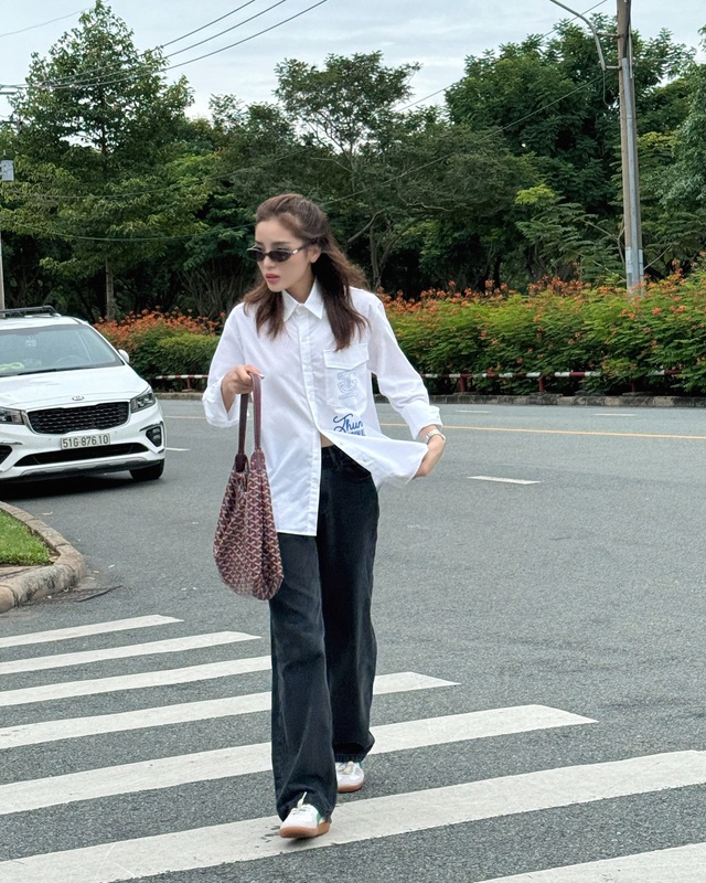 Vbiz mấy ai mặc quần jeans vừa nhiều vừa đẹp, lại hack tuổi đỉnh cao như Kỳ Duyên!- Ảnh 6. Vbiz mấy ai mặc quần jeans vừa nhiều vừa đẹp, lại hack tuổi đỉnh cao như Kỳ Duyên!- Ảnh 6.