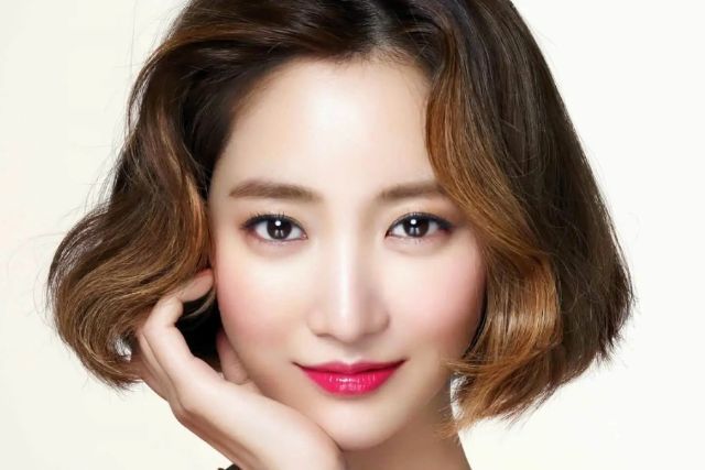 Các cô nàng nên dùng màu tươi sáng cho đôi môi