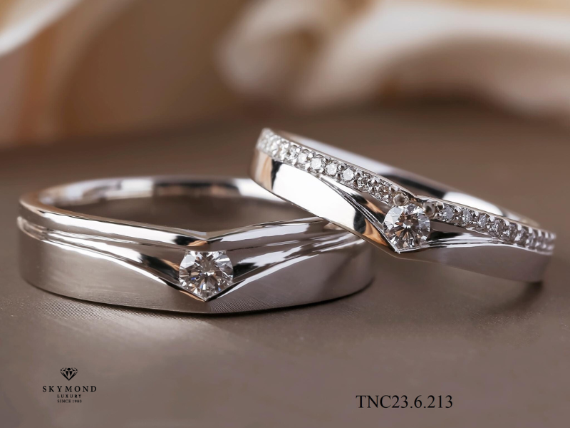 Chuyện chưa kể: Vì sao Platin tỏa sáng vượt thời gian? (Kể từ góc nhìn khoa học: Tính sáng bóng tự nhiên – không phai màu – phản quang mạnh khiến Platin luôn “shine” theo đúng nghĩa.)