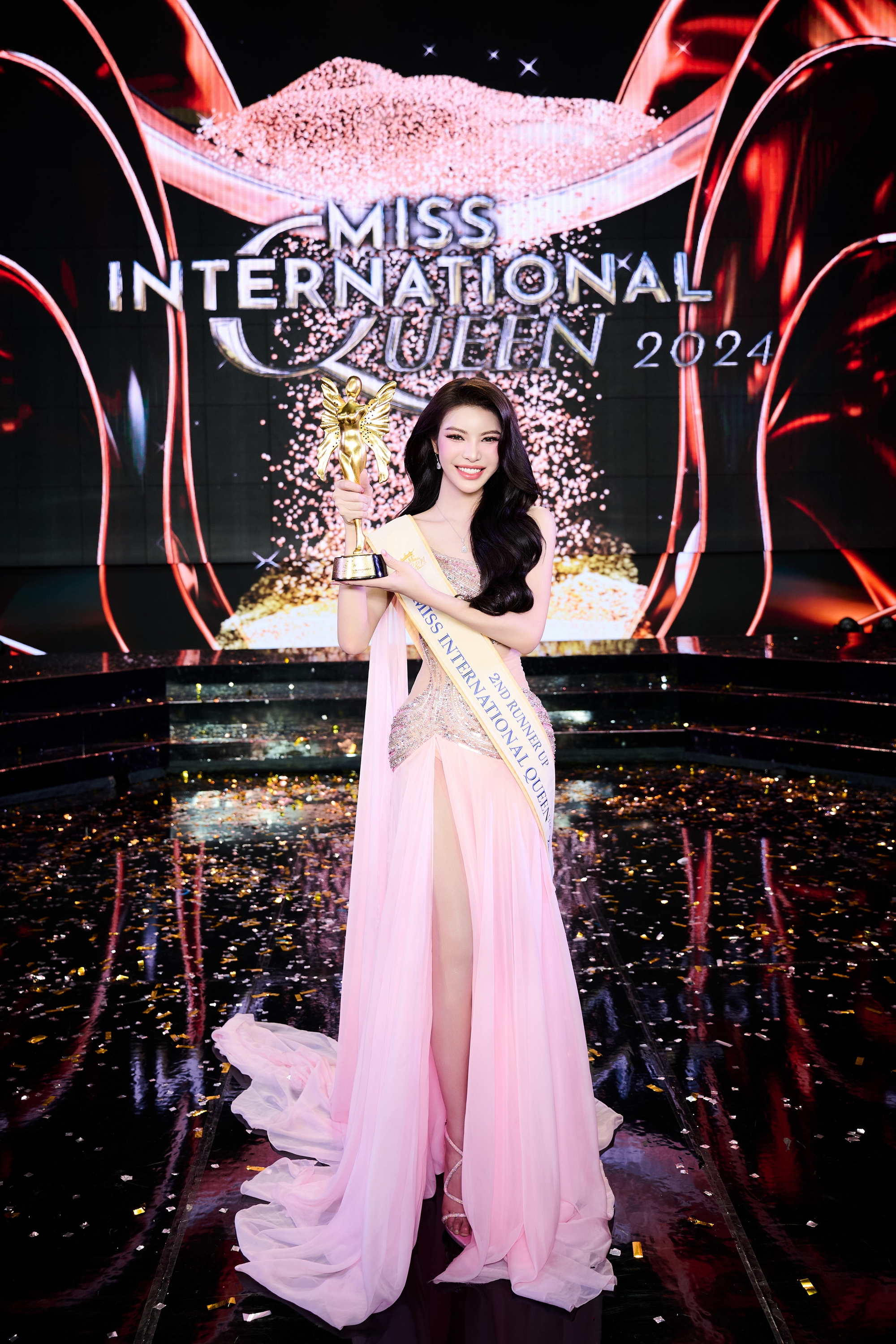 Từ Thái Lan, Á hậu chuyển giới Nguyễn Tường San chia sẻ: "Mẹ tôi đã bật khóc rất nhiều..."- Ảnh 2. Từ Thái Lan, Á hậu chuyển giới Nguyễn Tường San chia sẻ: "Mẹ tôi đã bật khóc rất nhiều..."- Ảnh 2.