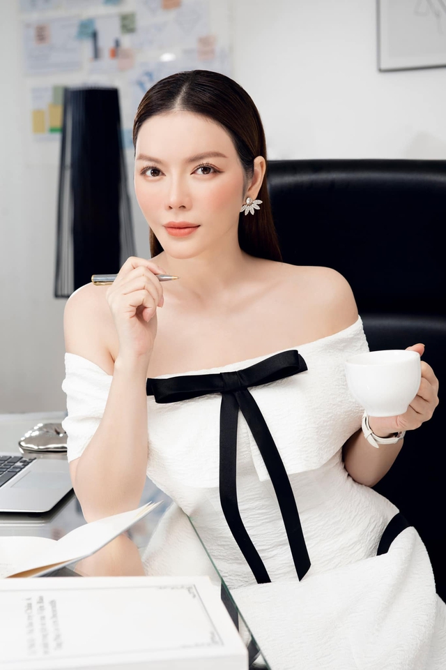 Lý Nhã Kỳ tuổi 41: Cuộc sống nhung lụa nhưng suốt ngày than ế, có người theo đuổi lại sợ hãi - Ảnh 3. Lý Nhã Kỳ tuổi 41: Cuộc sống nhung lụa nhưng suốt ngày than ế, có người theo đuổi lại sợ hãi - Ảnh 3.