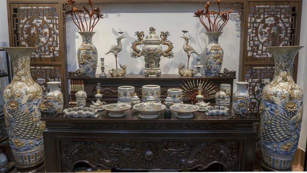 Đặt lục bình tại phòng thờ