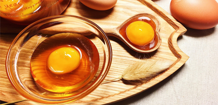 Cách làm lòng đỏ trứng gà ngâm mật ong giúp đẹp da, tăng sức đề kháng