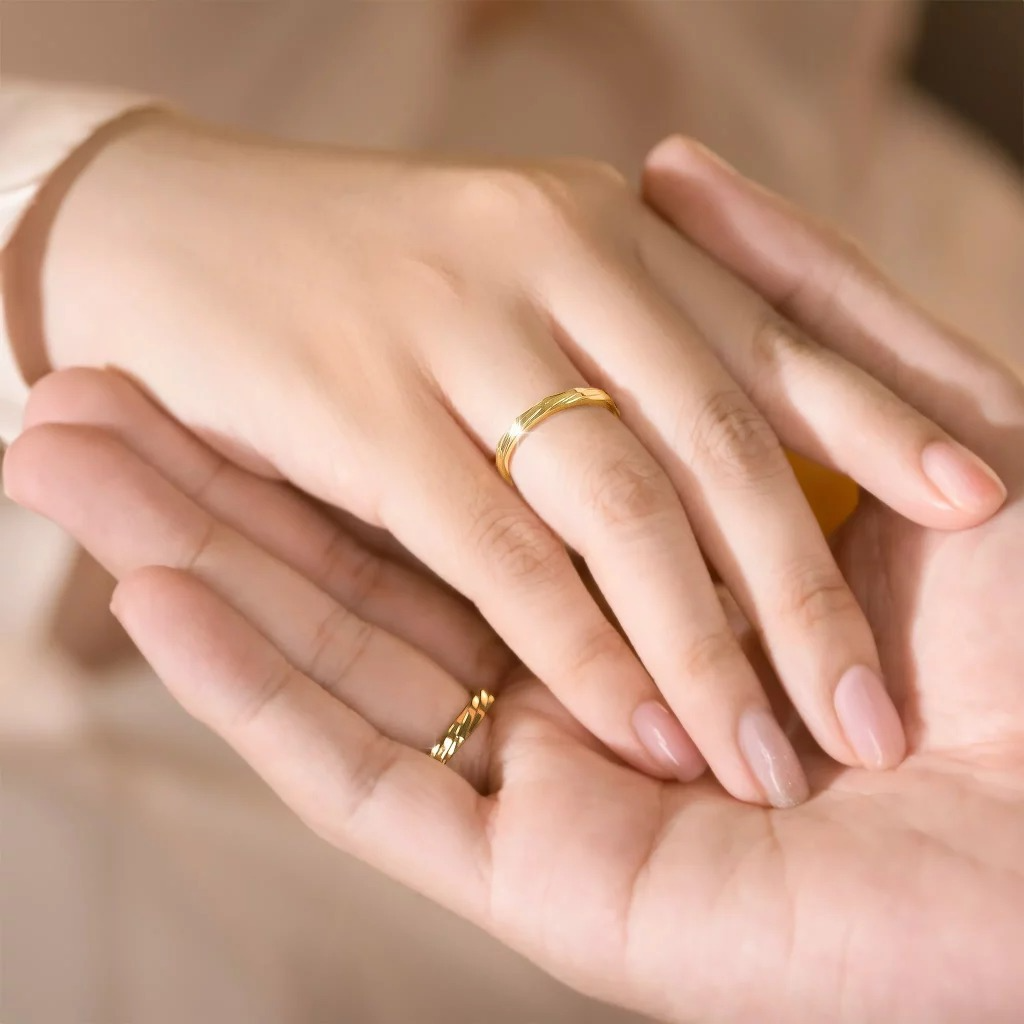 chon-nhan-cuoi-theo-dang-tay